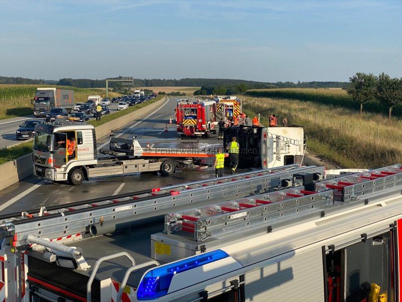  Am Donnerstag, den 12.08.2021, befand sich ein 67jähriger belgischer Rentner mit seiner 65jährigen Gattin und den beiden Enkelkindern, ein 16jähriger Junge und ein 18jähriges Mädchen, auf dem Weg in den Urlaub nach Österreich. Zu diesem Zweck hatten die Großeltern eigens ein älteres Wohnmobil der Marke Fiat, Typ Louis, erworben. 