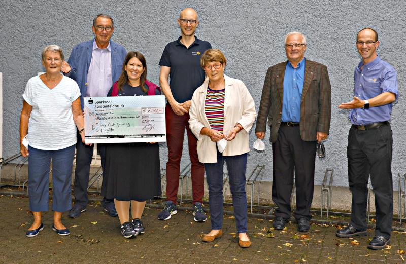 Der Rotary Club Germering hat der Puchheimer-Eichenauer Tafel der Bürgerstiftung eine Spende von 1.000 Euro gemacht, die von der Stiftunglife auf 2.000 Euro verdoppelt wurde. Die Tafel-Vertreter bedankten sich bei der Spendenübergabe sehr herzlich für den großzügigen Betrag.     