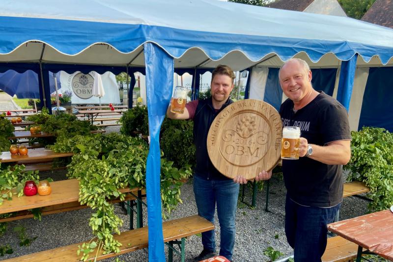 Nach einer pandemiebedingt durchaus besonderen Biergartensaison 2021 hat sich das Team der  Olchinger Braumanufaktur dazu entschieden, in der Zeit vom 17. bis zum 26. September ein großes  Biergarten-Finale mit Zelt zu feiern. Unter Berücksichtigung des 3G-Standards wird es in diesem Zeitraum an insgesamt neun Tagen im Innenhof des Guts Graßlfing ein ganz besonderes bayerisches Ambiente mit eigens dafür aufgebautem Zelt geben.