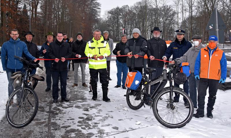 Die umfangreichen Arbeiten für den Neubau des Geh- und Radweges zwischen Nannhofen und Aufkirchen sowie für den Neubau eines Kreisverkehrs an der Kreuzung der Kreisstraßen FFB 2  und FFB 9 bei Nannhofen sind bis auf wenige Restarbeiten abgeschlossen.