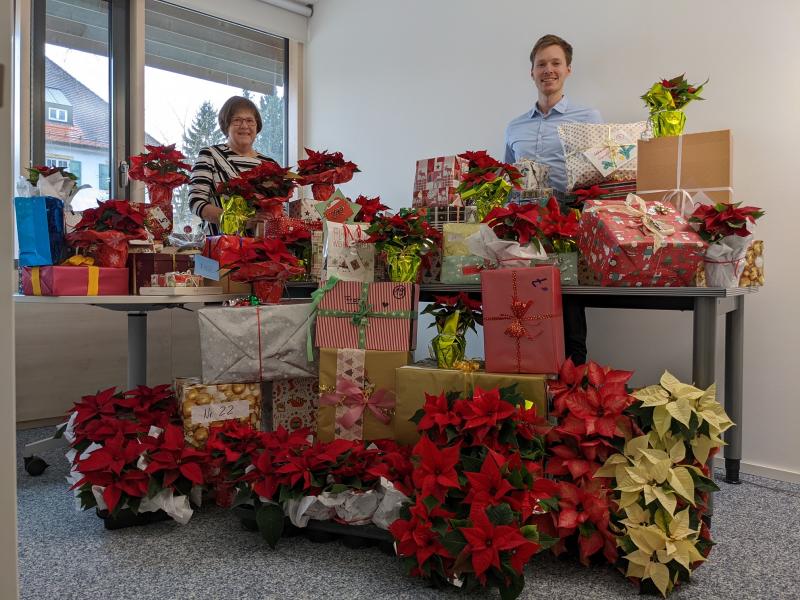 Weihnachtswünsche bedürftiger Menschen erfüllen, so still und unerkannt, wie es auch das Christkind tun würde, das ist in Gröbenzell in Rekordzeit gelungen