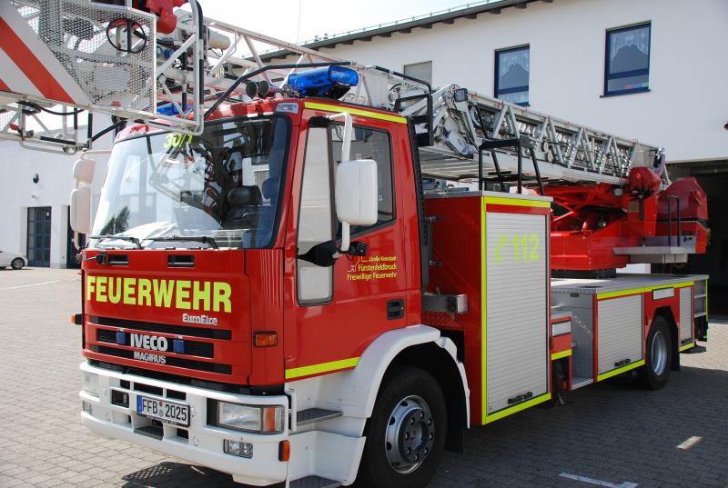 Am 27. Januar geriet eine Doppelhaushälfte in Brand. Die Kripo Fürstenfeldbruck hat die Ermittlungen übernommen. Gegen 11 Uhr wurden die Einsatzkräfte zu einem Wohnhaus im östlichen Fürstenfeldbrucker Gemeindebereich gerufen, da eine Anwohnerin einen akustischen Alarm aus dem benachbarten Doppelhaus wahrnahm.