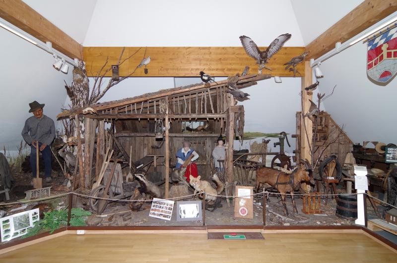 Das von den Gröbenhütern ehrenamtlich betreute Heimat- und Torfmuseum Gröbenzell  ( siehe Foto von Werner Urban )bleibt weiterhin geschlossen. Die geringe Ausstellungsfläche lässt einen Besuch nicht zu, weil die Abstände nicht eingehalten werden können. 