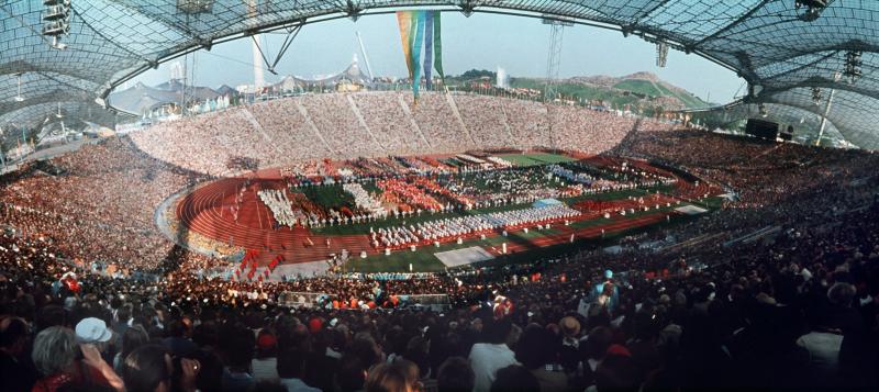 Das Museum Fürstenfeldbruck widmet vom 29. Juli bis 23. Oktober 2022 den Olympischen Sommerspielen 1972 in München (Foto: Eröffnungsfeier im Olympiastadion) eine Sonderausstellung.