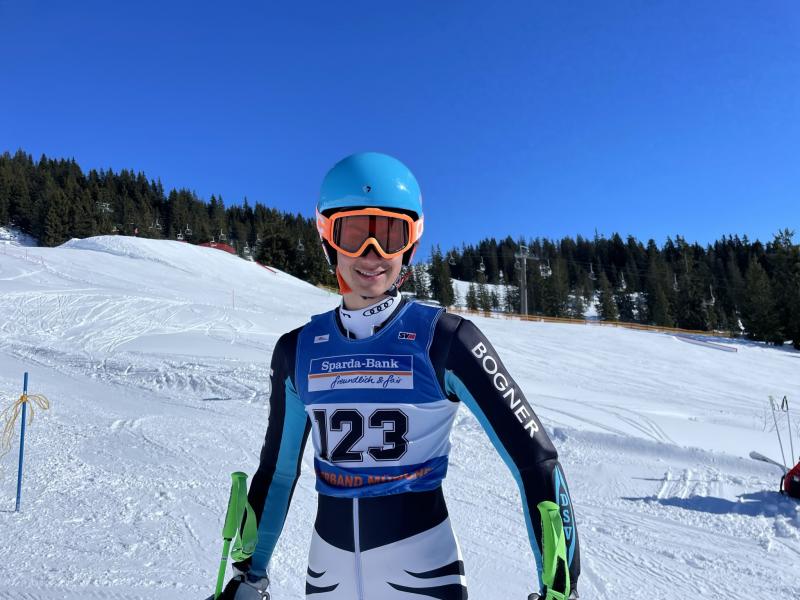 Große Freude beim SV Germering Ski: Der Münchner Schülermeister 2022 heißt Leo Faltlhauser. Der 15-Jährige ist bei den Rennen des Skiverbands München (SVM) am vergangenen Wochenende in Westendorf/Tirol in der Kombination Riesenslalom und Slalom der U14/U16m mit dem Wanderpokal ausgezeichnet worden. 