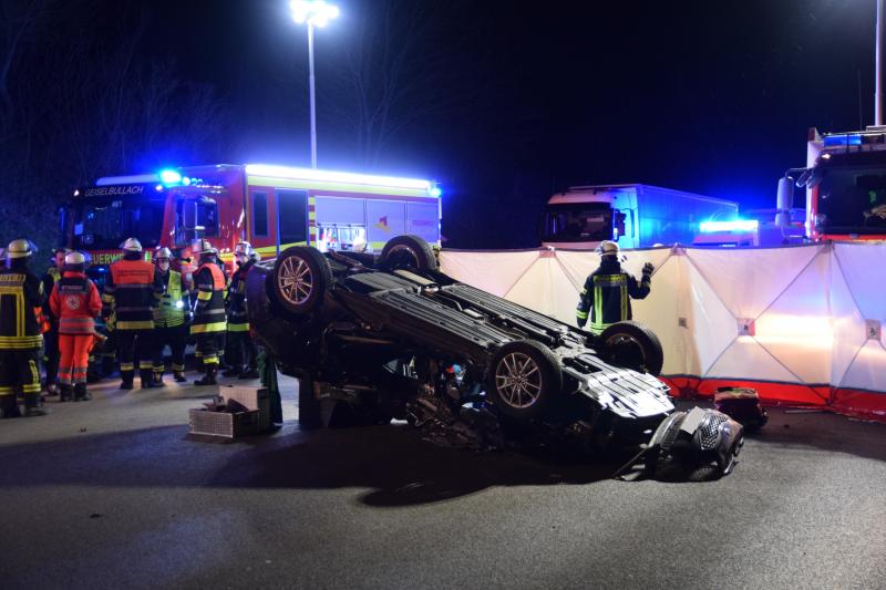 Am 19. Februar ereignete sich gegen 0.30 Uhr auf der A8 in Fahrtrichtung München zwischen der Anschlussstelle Dachau/Fürstenfeldbruck und dem Autobahndreieck München-Eschenried ein tödlicher Verkehrsunfall.