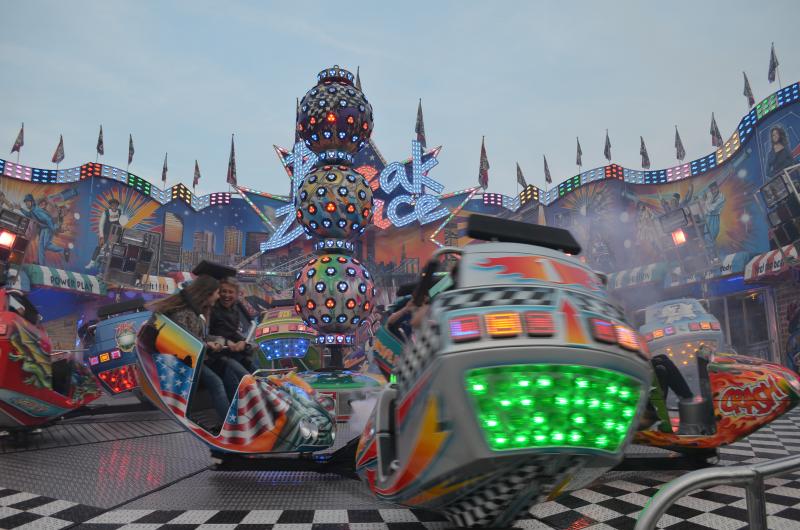 Fahrgeschäft auf dem Volksfest