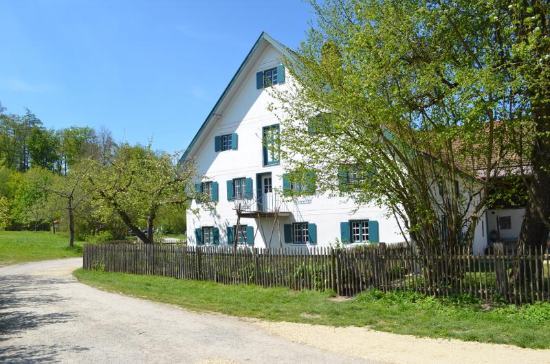  Es gibt zweifellos viele Gründe und Gelegenheiten, gerade im Jahr 2022, in dem das Bauernhofmuseum Jexhof sein 35-jähriges Bestehen feiert, zu Besuch zu kommen. Nicht zuletzt hat auch die Gastronomie unter neuem Pächter wieder geöffnet.