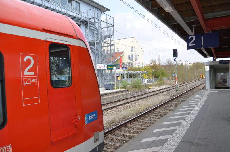 An den kommenden beiden Wochenenden arbeitet die DB an Oberleitungen im Bereich Laim für die 2. Stammstrecke. Deswegen kommt es am Samstag, 5. und Sonntag, 6. März sowie am Samstag, 12. und Sonntag, 13. März 2022 (jeweils 6:50 bis 22:10 Uhr) zwischen Ostbahnhof und Pasing zu Fahrplanänderungen 