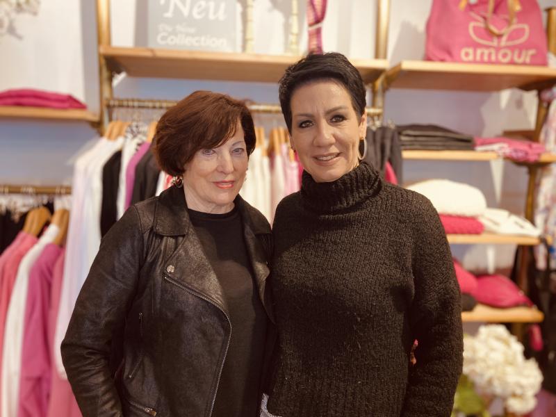Vor fünf Jahren übernahm Sabine Eser die bereits bestehende Boutique im Herzen von Fürstenfeldbruck und mit viel Herz und Engagement etablierte die Modekennerin „Mode & More“ zu einer der führenden Adressen für Mode im Landkreis. 