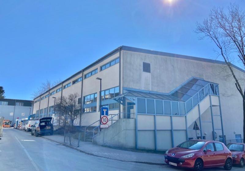 Die Rathausturnhalle der Gemeinde Gilching wird zur Unterkunft für die Erstaufnahme von Flüchtlingen aus der Ukraine.