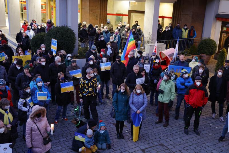 Allerorts finden derzeit Mahnwachen und Kundgebungen statt, um Betroffenheit und Solidarität rund um die Ereignisse in der Ukraine zu zeigen. 