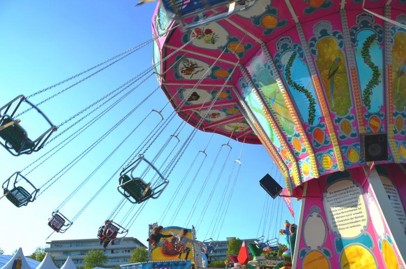 Das Brucker Volksfest 2022 ist das erste Volksfest der diesjährigen Festsaison im Landkreis Fürstenfeldbruck. Nach zwei Jahren ohne diese Traditionsveranstaltung freuen wir uns von 22. April bis 1. Mai auf zehn Tage buntes Programm. Nach der langen Zeit ohne Feste startet das Fest klein, aber fein.