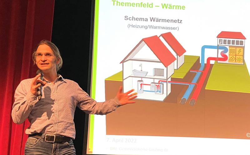 – In der Gemeinde Gilching wurde ein Projekt aus der Taufe gehoben, dass einzig auf das Engagement der Bürger und Geschäftsleute aus dem Altdorf zurückzuführen ist. Ziel ist unter dem Motto „Klima-AG“ der Umstieg privater wie auch öffentlicher Gebäude auf erneuerbare Energien.