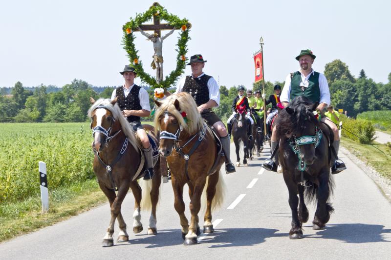 Nachdem der Willibaldritt, wegen der Coronapandemie zwei Mal hatte ausfallen müssen, freuen sich die Gemeinde Jesenwang und der Freundeskreis St. Willibald, dass die Brauchtumsveranstaltung heuer wieder ohne Einschränkungen stattfinden kann.