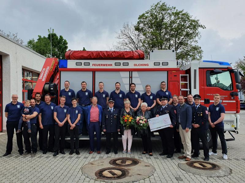 - Zu ihrem 50-jährigen Jubiläum unterstützen die Gründer- und Inhaber des Optikers Die Brille Augenoptik die Freiwillige Feuerwehr Olching mit einer Geldspende in Höhe von 10.000 Euro.