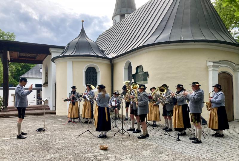 Am Sonntag, 29.05.2022 gestaltete die Blasmusik Schöngeising unter der Leitung ihres Dirigenten Steffen Schmitt eine Maindacht in Maria Eich. 