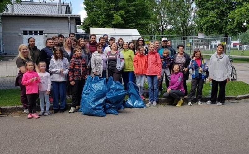 Am Samstag den 28. Mai haben etwa 40 in Eichenau lebende ukrainische Flüchtlinge, ein Ramadama in Eichenau veranstaltet, um sich bei der Gemeinde und ihren Bürgern für die Unterstützung und Hilfestellung zu bedanken.