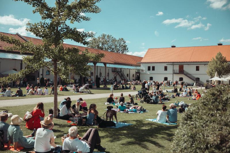 Sonne, Musik, Tanz und ausgelassene Stimmung beim Fürstenfeld Picknick