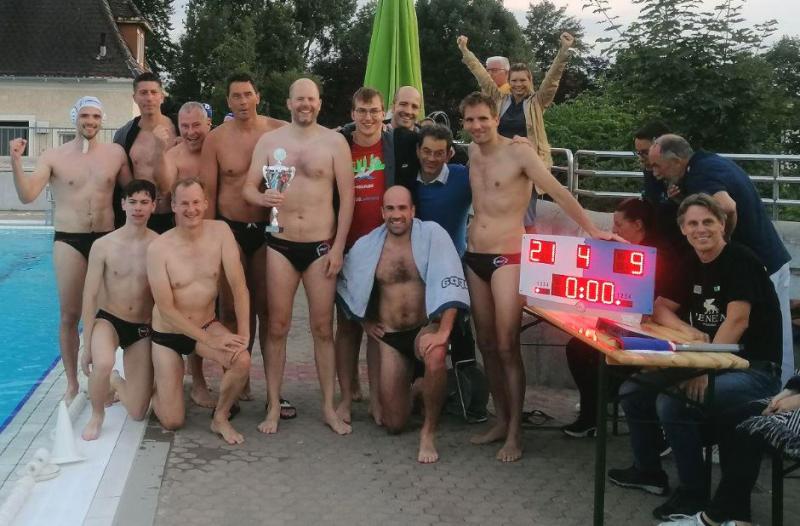 Die Wasserballer des SV Wasserratten Fürstenfeldbruck haben die diesjährige Saison am vergangenen Mittwoch, den 06.07.22 mit dem Sieg im bayrischen Pokalfinale beendet. 