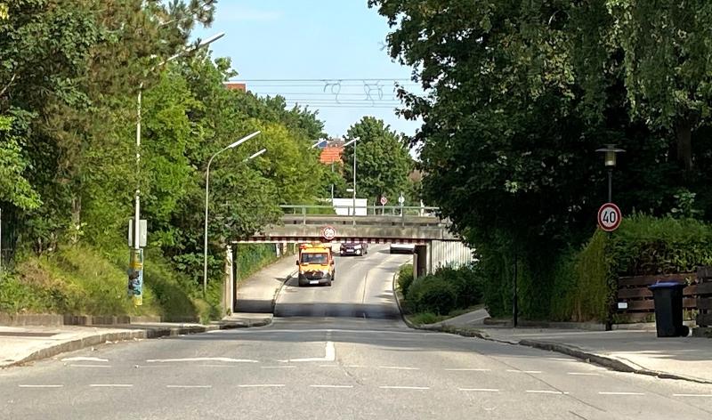 War kürzlich die Sonnenstraße wegen der Verlegung der Rohre gesperrt, wird ab kommenden Montag, 8. August, der Starnberger Weg zwischen Landsberger Straße und Kreuzung Jupiterweg komplett gesperrt. 