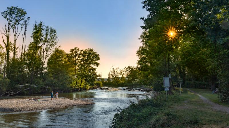 Anlässlich des 50. Verbundgeburtstages hat die MVV GmbH nach fünf Stadtteil-Rallyes und einer großen MVV-Stadtrallye auch für Fahrradbegeisterte als ganz besonderes „Zuckerl“ eine RadlRallye-Karte herausgebracht. Hierfür hat der ADFC für die insgesamt acht Verbundlandkreise reizvolle Strecken ausgearbeitet, die jedes Radfahrer-Herz höherschlagen lassen.