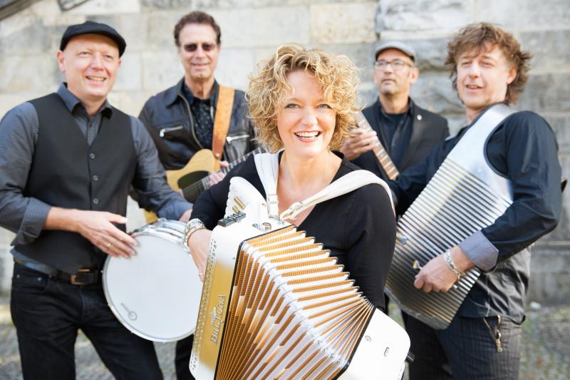 Ab November geht es musikalisch wieder hoch her im Gilchinger Rathaus. Das neue Programm der Reihe MUSIK IM RATHAUS bietet sechs mitreißende Konzert-Highlights: zum Auftakt am 14.10.22 spielen PAM PAM IDA das Programm zu ihrem letzten Album FREI und holen damit das Corona bedingt abgesagte Konzerte vom März 2022 nach.