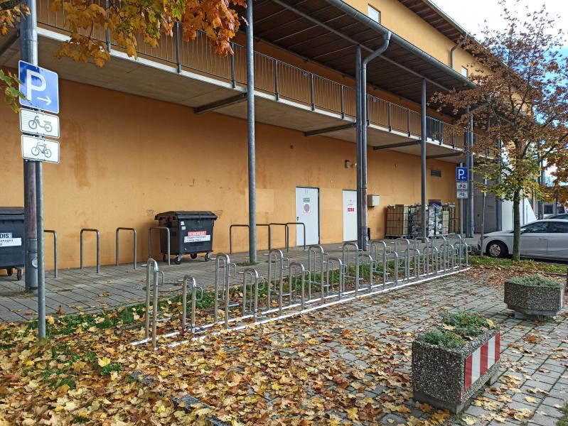 Gute Abstellmöglichkeiten für Fahrräder werden von Radfahrenden als wichtiges Kriterium bei der Beurteilung der Radverkehrsbedingungen angegeben. 