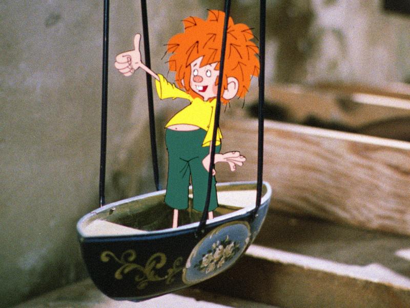 Wer kennt ihn nicht? Den frechen, aber liebenswerten Kobold Pumuckl, der in der Schreinerwerkstatt von Meister Eder so manchen Schabernack trieb und dort alles auf den Kopf stellte?