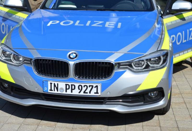 Am Samstag, 5. November, wurde ein 27-Jähriger in Olching bei einer Streitigkeit lebensgefährlich verletzt. Die Kriminalpolizei Fürstenfeldbruck hat die Ermittlungen aufgenommen und bittet um Hinweise und Bildmaterial.