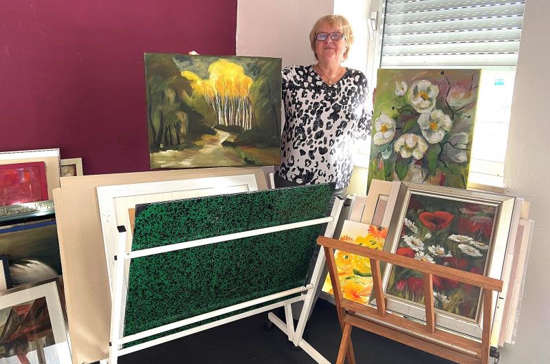 Das Ortsbild der Gemeinde Gilching blutet aus. Innerhalb der letzten zwei Jahre haben etliche Läden und Einrichtungen geschlossen. Zum Jahresende verschwindet nach 29 Jahren nun auch das Künstler-Atelier an der Waldstraße 2, das vielen Hobbymalern und Kunstinteressierten wichtige Heimat war.