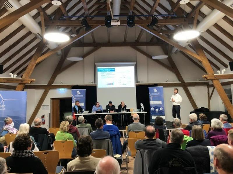 Bei der ersten Generalversammlung der Bürgerenergiegenossenschaft Sonnensegler eG im Olchinger KOM im November waren über fünfzig Mitglieder und einige Gäste vertreten. 