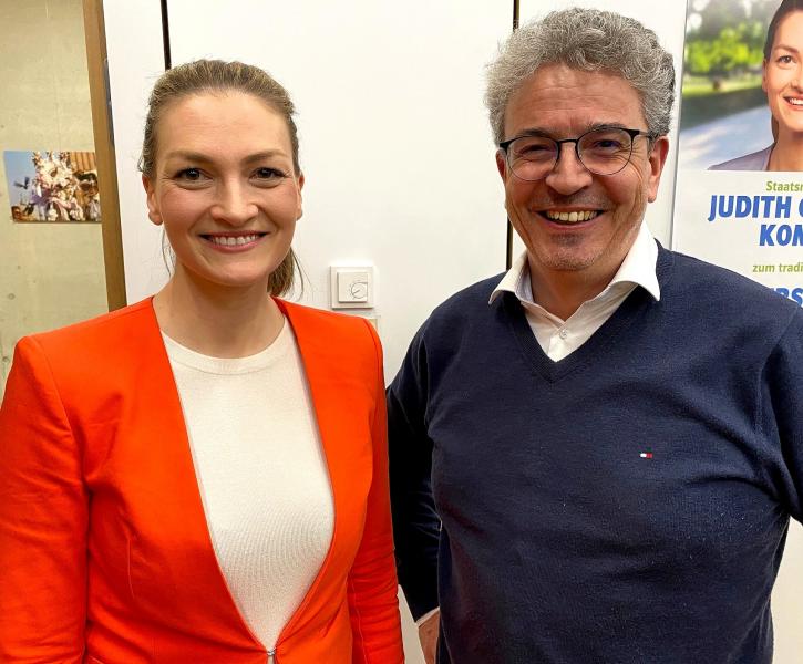 Menschen aller Altersgruppen. Um weiter in die digitale Welt einzusteigen und sie auch zu verstehen, laden Matthias Vilsmayer von „blueants“ und Dagmar Schuller von „audeering“ junge Menschen ein, die beiden Experten mit Fragen zu löchern.