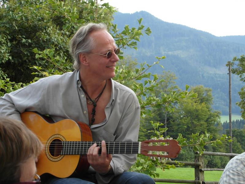 Am Donnerstag, 9. März, 20 Uhr, eröffnet der Sänger, Gitarrist und Musikpreisträger Erik Berthold mit seinem Unplugged-Konzert die „Kellerkonzertsaison“ 