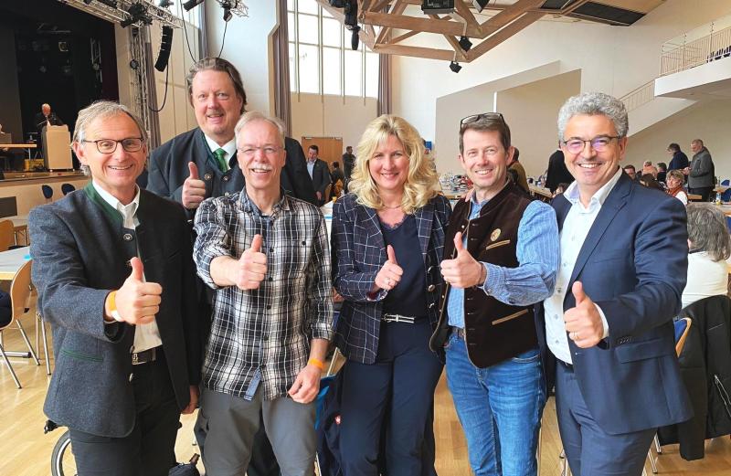 Zur Delegiertenversammlung der Freien Wähler Oberbayern kamen am Wochenende 94 Teilnehmer ins Bürgerhaus Unterschleißheim. Auf der Tagesordnung stand die Aufstellung der Oberbayernlisten für die Landtags- sowie die Bezirkstagswahlen im Herbst. Matthias Vilsmayer aus Gilching wählten die Delegierten als Landtagskandidat auf einen erfolgreichen Platz 12.