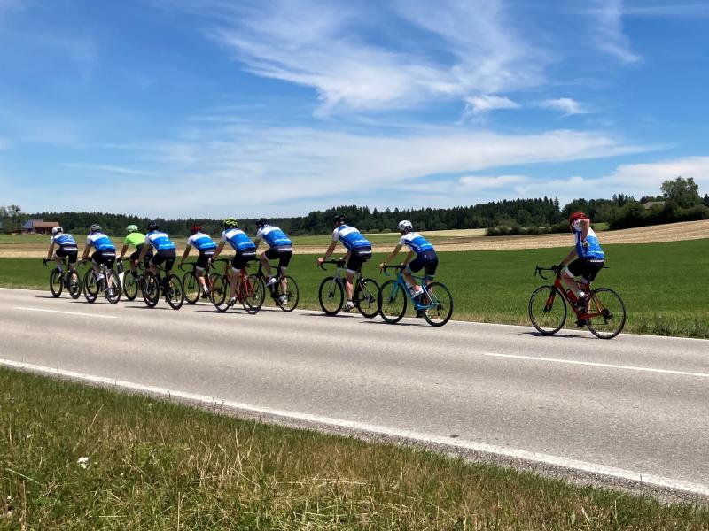 Nachdem die Tage jetzt erneut länger werden, beginnt in den nächsten Wochen wieder der regelmäßige Trainingsbetrieb der Radsportabteilung des TuS Fürstenfeldbruck. Die wöchentliche Rennradausfahrt findet mittwochs statt und startet jeweils um 18 Uhr am Minigolfplatz in der äußeren Schöngeisinger Straße. 