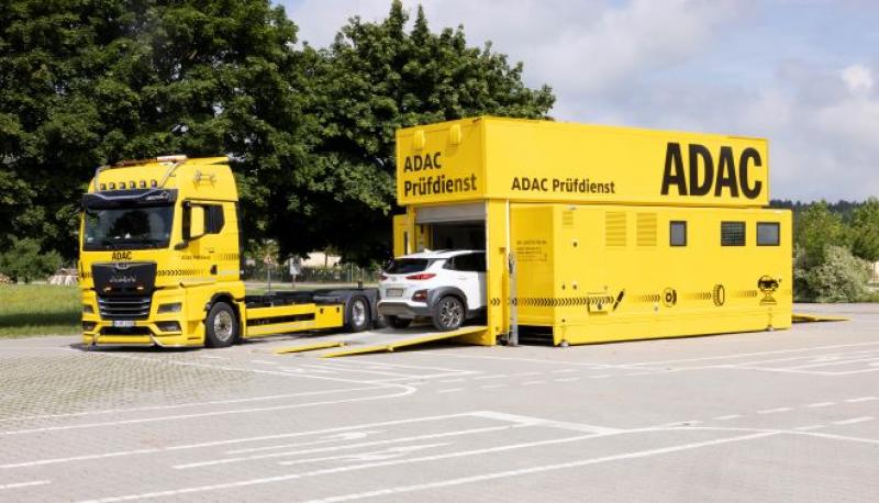 Der mobile Prüfdienst des ADAC Südbayern tourt durch das Regionalgebiet und ermöglicht allen Autofahrern das frühzeitige Aufdecken von Mängeln an ihrem Fahrzeug – ein wichtiger Beitrag zur Verkehrssicherheit.
