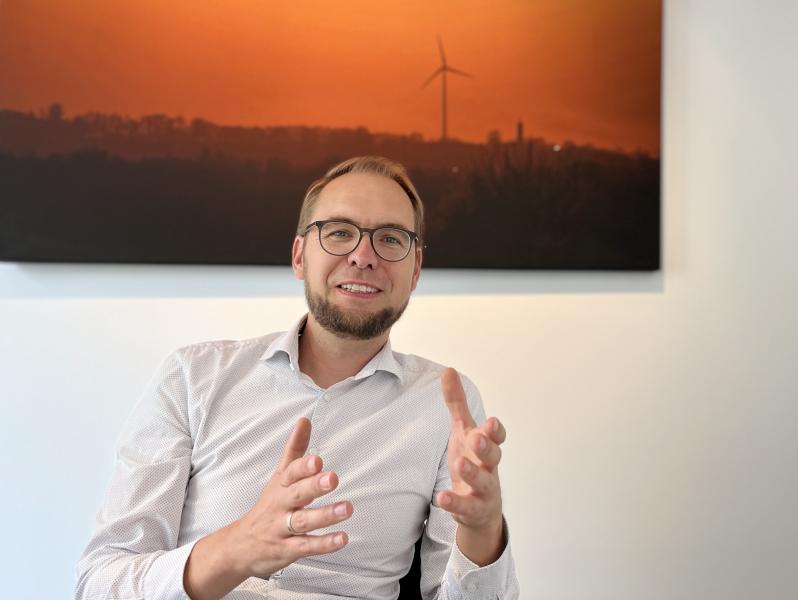 KLIMA³, die Klima- und Energieagentur der Landkreise Starnberg, Fürstenfeldbruck und Landsberg gGmbH berät Privathaushalte und Eigenheimbesitzer. Vom Energiesparen über die energetische Sanierung, die Nutzung von Solarenergie und Umstieg auf fossilfreie Heizungen reichen die Themen, Infos über Förderprogramme inklusive. Geschäftsführer Andreas Weigand beantwortet Fragen.