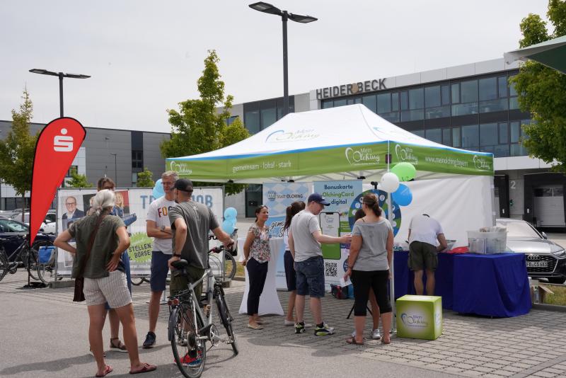  „Wir wussten gar nicht, was es in Olching so alles gibt.“ Das war nur eine von vielen positiven Aussagen, die rund um den Tag der offenen Tür am Samstag, 08.07.2023 von zahlreichen Besuchern zu hören waren. Nicht nur die teilnehmenden Unternehmen waren vom Besucheransturm überrascht, welcher sich an diesem Tag im gesamten Gewerbepark eingetroffen hatte.