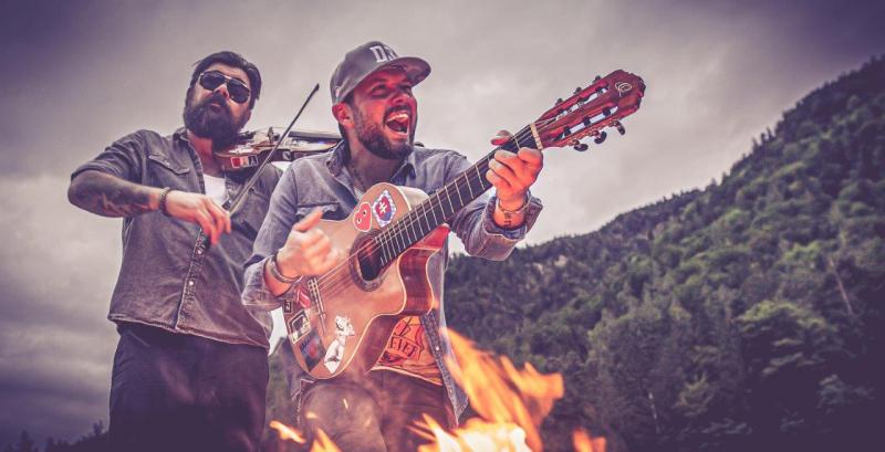 – Am Samstag, 14. Oktober, 20 Uhr,  machen die Jungs von Django 3000 auf Ihrer AliBabo-Herbsttour Station im Stockwerk (Oppelnerstraße 5, Gröbenzell) und werden ihr Publikum mit unverwechselbarem, partytauglichen Gypsysound zum Feiern und Tanzen anfeuern. 