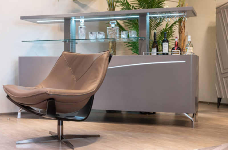 Wenn es um zeitloses Design und unschlagbaren Komfort geht, ist der Kauf eines Eames Lounge Chairs eine exzellente Wahl. 