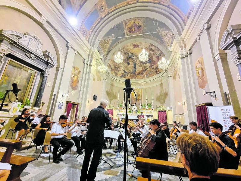 – In diesem Jahr feiert das vielfach preisgekrönte PJKO seinen 30.Geburtstag.  Im PUC und im großen Saal der Musikhochschule München fanden im Juli zwei Festkonzerte unter der Leitung von Peter Michielsen statt. 