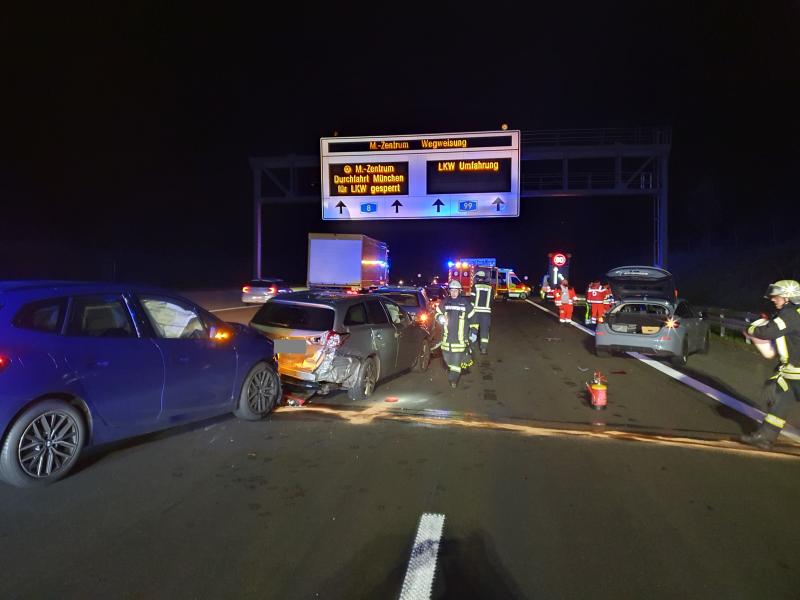 - Am Sonntagabend gegen 23.00 Uhr kam es auf der BAB 99a, Eschenrieder Spange zu einem Fahrzeugbrand. Ein Klein-LKW, beladen mit mehreren hundert Lenkrädern für die Automobilindustrie, geriet aus ungeklärter Ursache in Brand.