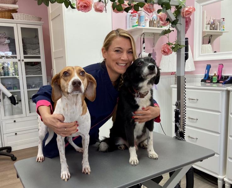In Gilching ist vieles zu bekommen und auch der Service lässt fast keine Wünsche offen. Was laut vieler Hundebesitzer jedoch fehlt, ist ein Frisör für ihre Vierbeiner. Und dies, obwohl die Hundewelt in Gilching gut bis sehr gut vertreten ist. Doch Abhilfe ist in Sicht. In wenigen Tagen eröffnet „Marions Fellpflege“ im Gilchinger Ortsteil Argelsried.
