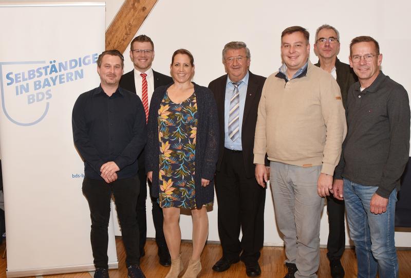  Zu seiner Jahreshauptversammlung hatte der Brucker Gewerbeverband am Donnerstagabend ins Veranstaltungsforum Fürstenfeld eingeladen. Als Ehrengäste konnte der erste Vorsitzende, Franz Höfelsauer, Uwe Jennerwein, Geschäftsführer des Bundes der Selbständigen Bezirk Oberbayern, sowie Peter Schmid, Kreisvorsitzender vom Einzelhandelsverband begrüßen. 