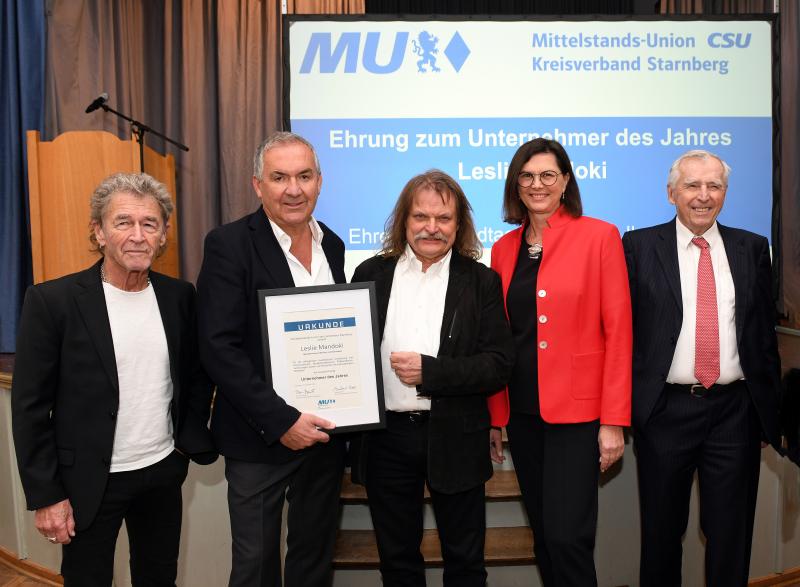 Manfred Herz, Vorsitzender der Mittelstandsunion, ehrte Leslie Mandoki, weltbekannter Musikproduzent, Musiker und Bandleader zum Unternehmer des Jahres im Landkreis Starnberg. Zur den Laudatoren vor mehr als 200 geladenen Gästen im Klostergasthof Andechs gehörten neben Manfred Herz, Landtagspräsidentin Ilse Aigner, Rocklegende Peter Maffay, CSU Landrat Stefan Frey und Mietwagenkönig Erich Sixt.