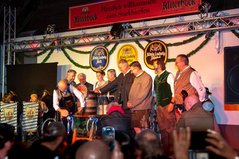 Die Akteurinnen und Akteure für die Bühne sind gebucht und in den Sudkesseln der König Ludwig Schlossbrauerei Kaltenberg werden fleißig Kaltenberg Ritterbock und Prinzregent Luitpold Weizenbock gebraut. Kurz: Die Vorbereitungen für das 39. Starkbierfest der Traditionsbrauerei laufen. 