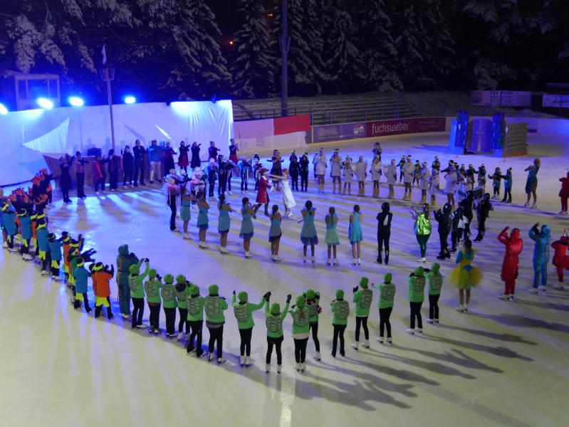 Der ERC Fürstenfeldbruck, vor einem halben Jahrhundert als reiner Eiskunstlaufverein gegründet, kann auf eine facettenreiche Zeit mit vielen öffentlichen Aufführungen wie Karneval der Tiere, Starlight-Express, König der Löwen, Arielle, Feenland und jährliche Schaulaufen zurückblicken. 