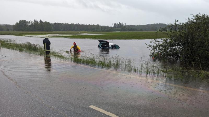 Auch wenn die Regenfälle im Landkreis nachgelassen haben, kann für die Hochwasserlage noch keine Entwarnung gegeben werden. Das gilt besonders für Herrsching und Stegen am Ammersee und für die Wassersportsiedlung in Starnberg. 