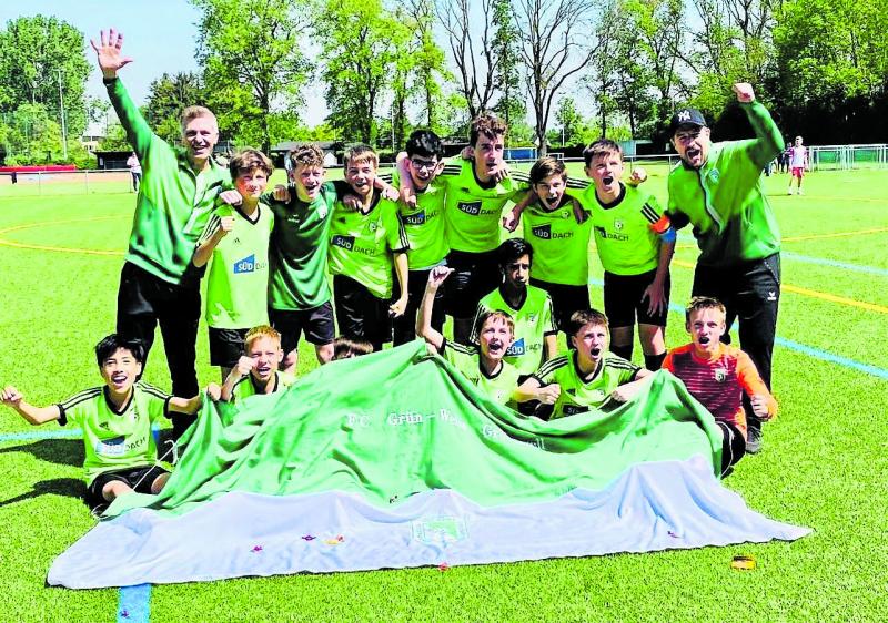 Der Fußballverein FC Grün-Weiß Gröbenzell hat Grund zum Feiern. Die D-Junioren der Spielgemeinschaft Grün-Weiß Gröbenzell/SV Lochhausen des Jahrgangs 2011 haben mit dem Erreichen des 1. Tabellenplatzes in der Kreisliga die Meisterschaft nach Hause geholt und dem Verein einen herausragenden Erfolg beschert.